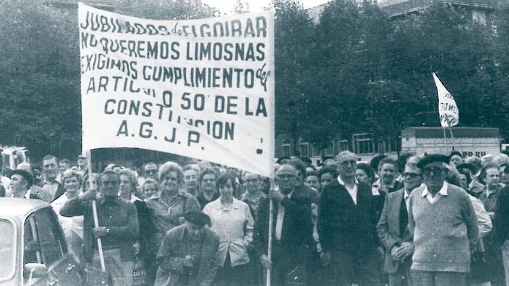 Elgoibartar jubilatuak Gobernu ZibiIaren aurrean euren eskubideak aldarrikatzen