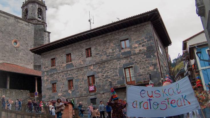 Ume eta gaztetxoentzako tailerrak antolatu ditu Euskal Aratosteen lan-taldeak