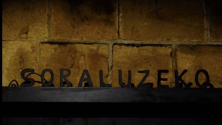 'Kaleko errotuloak' gaia emanda ateratako argazkien bilduma ikusgai