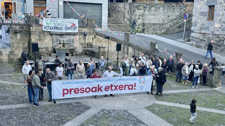Kartzelaldia erregimen itxian betetzen ari diren presoen eta erbestean daudenen egoeran jarri zuten azpimarra