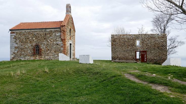 Santa Katalinara irteera eta yoga saioa, hilaren 26an, Izan Tribu egitasmoaren baitan