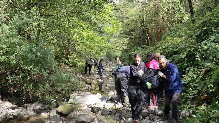 Aurtengo ibai garbiketa zapatuan egingo da, herriko eragile ugarirekin batera