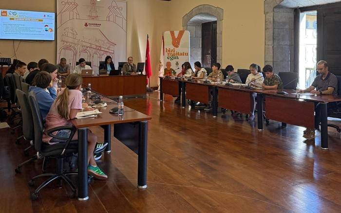 Ekoizpen eta kontsumo arduratsuari buruzko galderak eta proposamenak eraman dituzte ikasleek Pleno Txikira