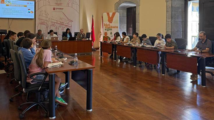 Ekoizpen eta kontsumo arduratsuari buruzko galderak eta proposamenak eraman dituzte ikasleek Pleno Txikira