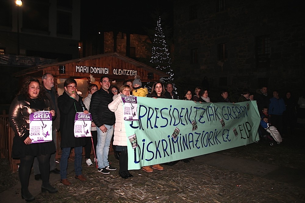 Mesedeetako egoitzako langileak protestan