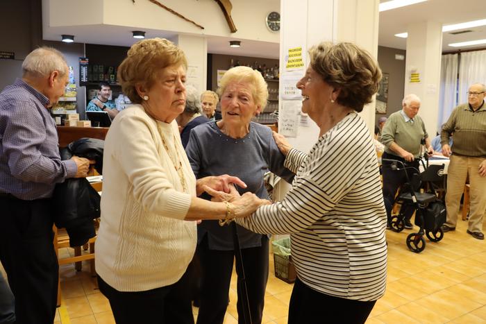 Ia leku guztiak beteta 80 urtetik gorakoen bazkari-omenaldirako
