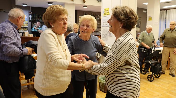 Ia leku guztiak beteta 80 urtetik gorakoen bazkari-omenaldirako