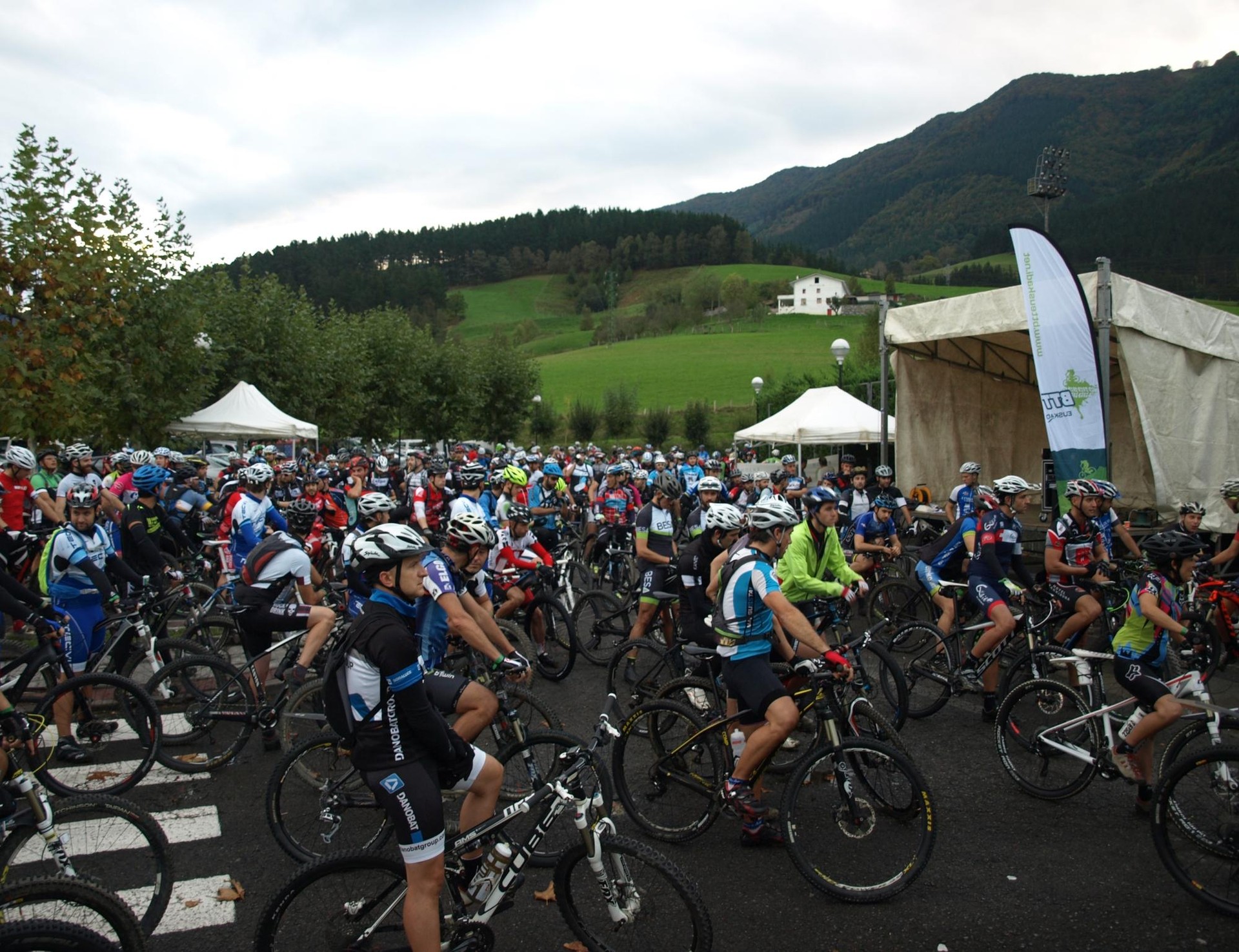 Parte hartze altua eta giro bikaina izan zen domekan Debabarreneko VII. BTT Martxan 