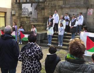 Palestinarrei elkartasuna adierazteko ekimena plazan