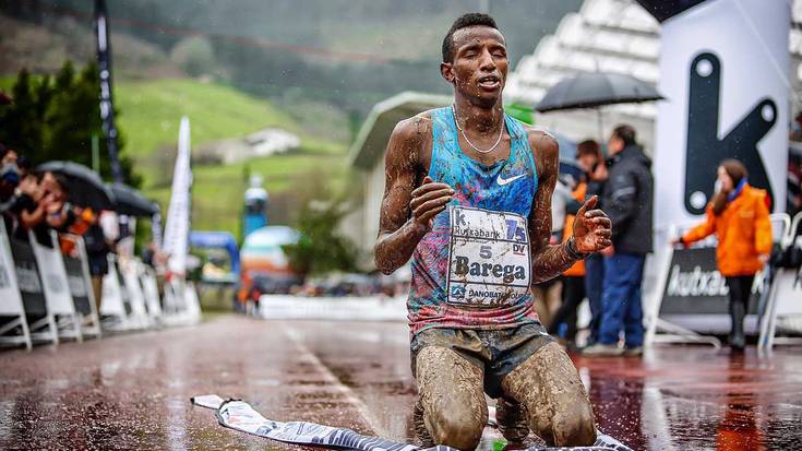Felix Sanchezek Mugertza krosean ateratako argazkia da finalistetako bat atletismoko urteko argazki onena aukeratzeko lehiaketan