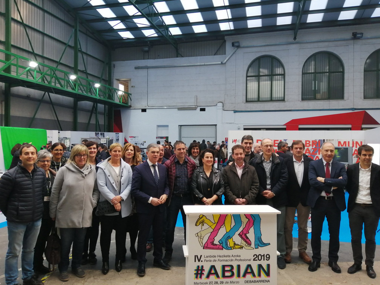 Bihar eta etzi bisitatuko dute 'Abian' azoka Soraluzeko ikasleek