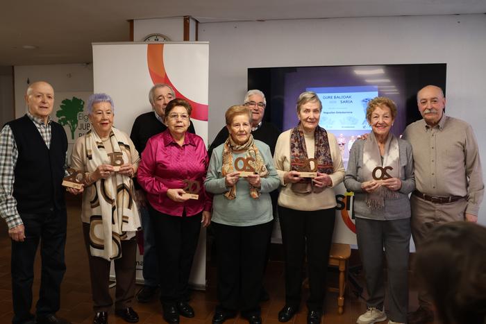Nagusilaneko boluntarioak omendu dituzte, elkartearen 25. urteurrenean
