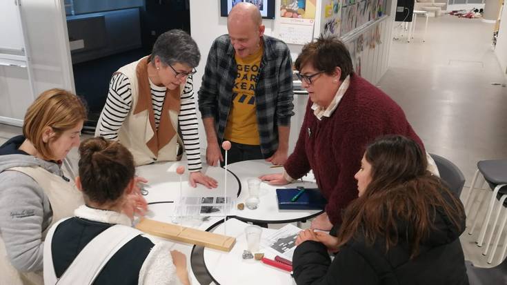Geoparkeko ikastetxeetako irakasleak hezkuntza geozientifikoa sustatzeko ekimenean parte hartzen ari dira