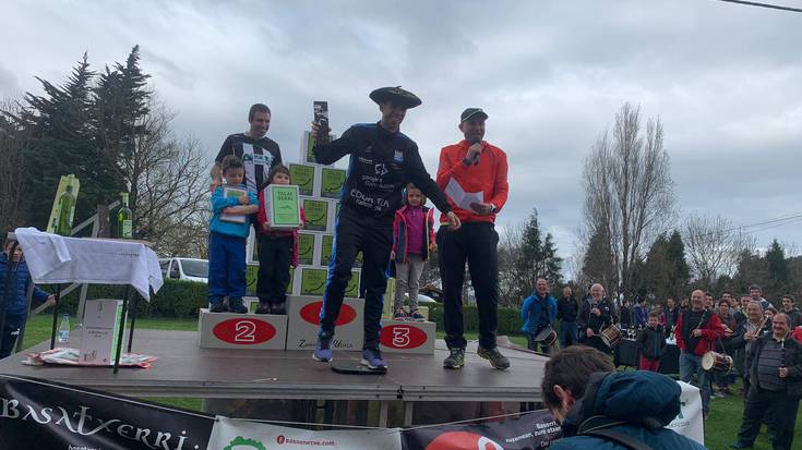 Lau lasterketatan podiumera igo da Ander de Luis