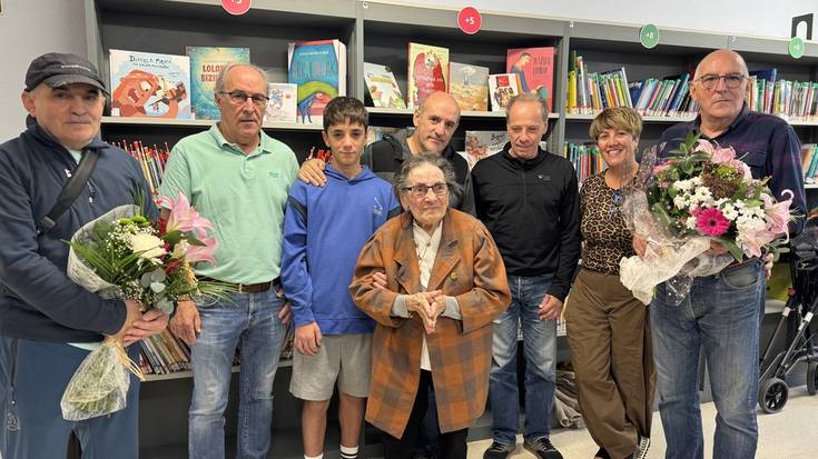 Herriko lehen liburuzain Arantza Lasari aitortza egin zioten