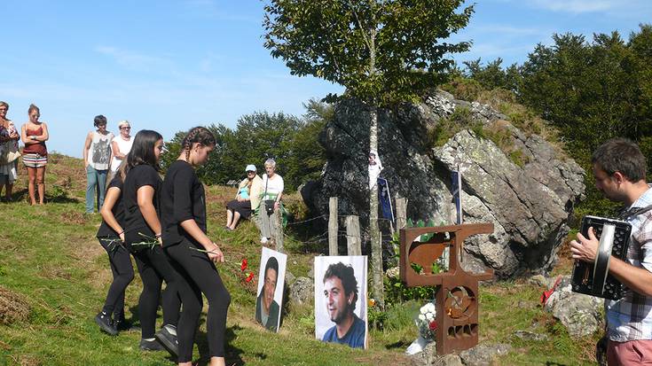 Memoria gorde eta sufrimendua eragiteari lagatzeko eskaera