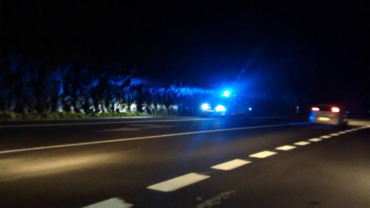 Lau autok kalte arinak jasan dituzte errepidera jausi diren harriek eraginda
