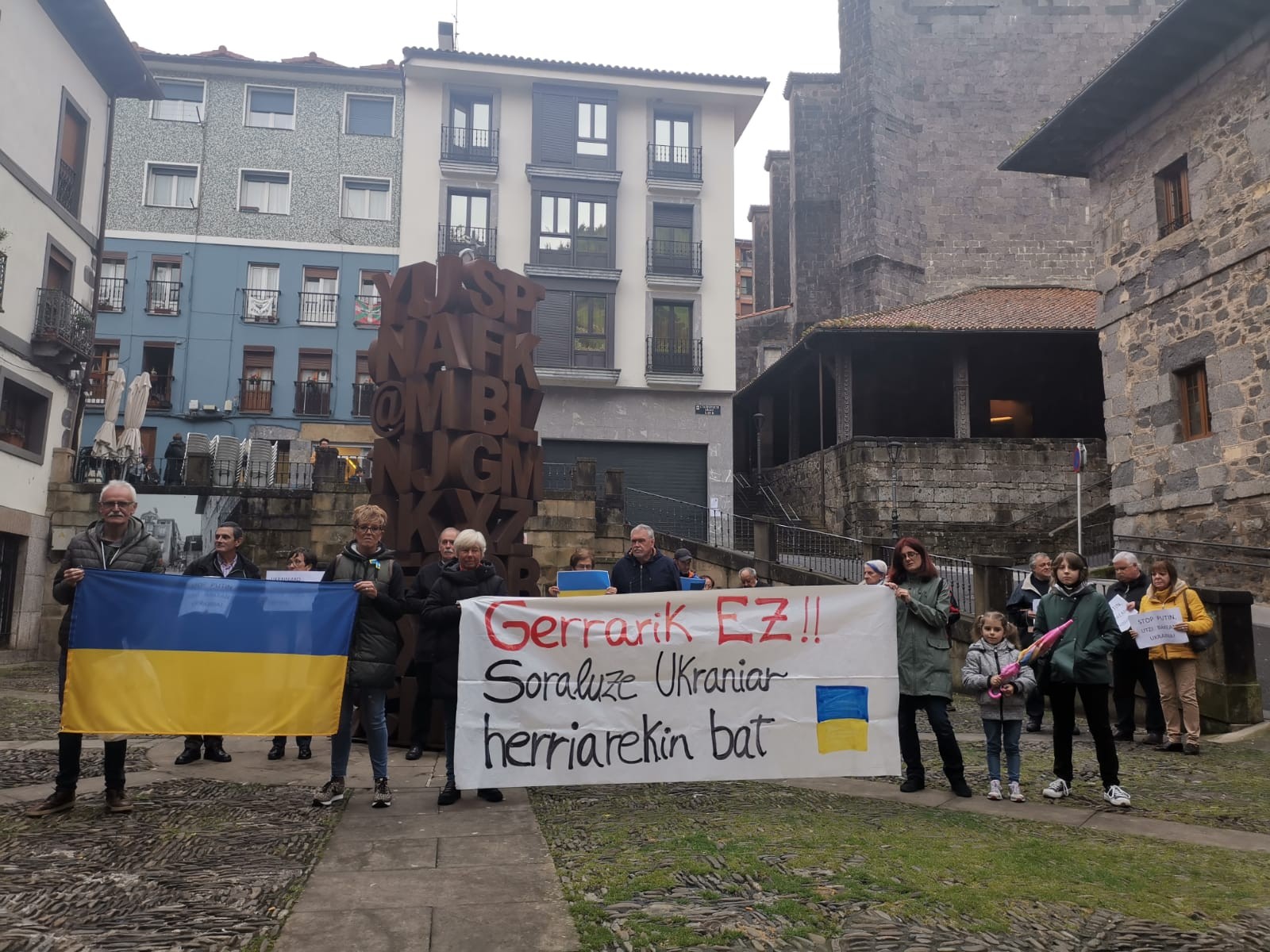 Ukrainako gerra amai dadin