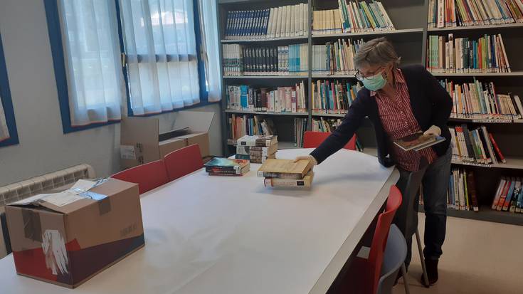 Udal liburutegia liburuak mailegatzen hasi da 65 urtetik gorako herritarrei