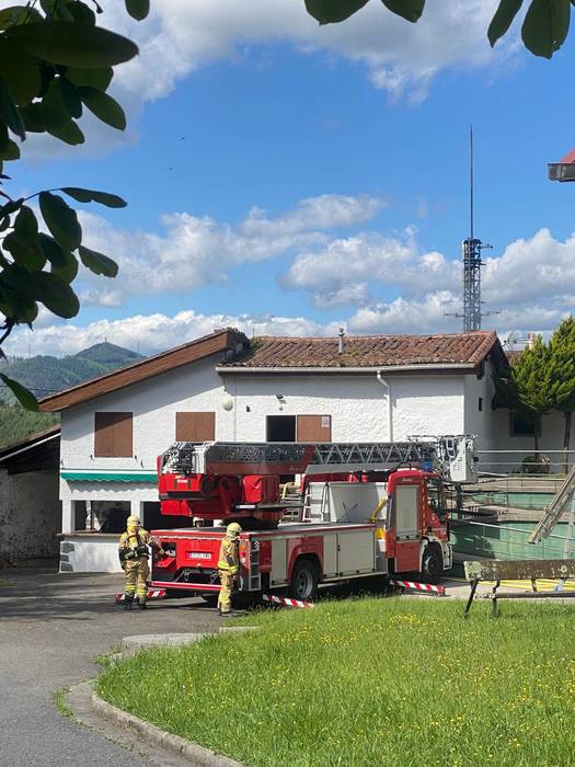 San Andresko elkarteko erretegiak su hartu du