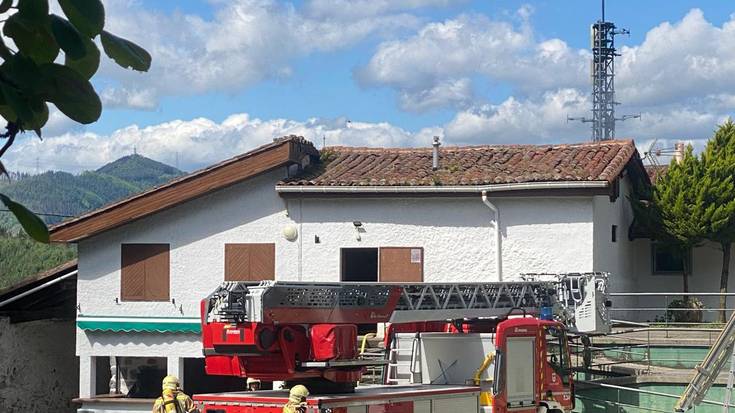 San Andresko elkarteko erretegiak su hartu du