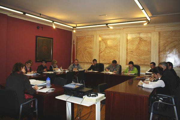 Berdintasun plana aho batez onartu dute