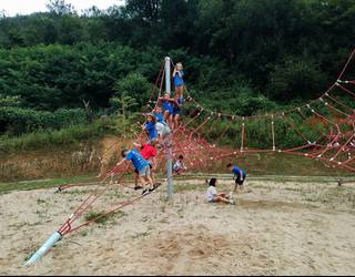 Udaberriko oporraldiko aisia eskaintza aurkeztu dute Ludotekak, Gaztelekuak eta Atxutxiamaikak