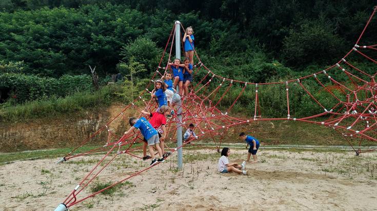 Udaberriko oporraldiko aisia eskaintza aurkeztu dute Ludotekak, Gaztelekuak eta Atxutxiamaikak