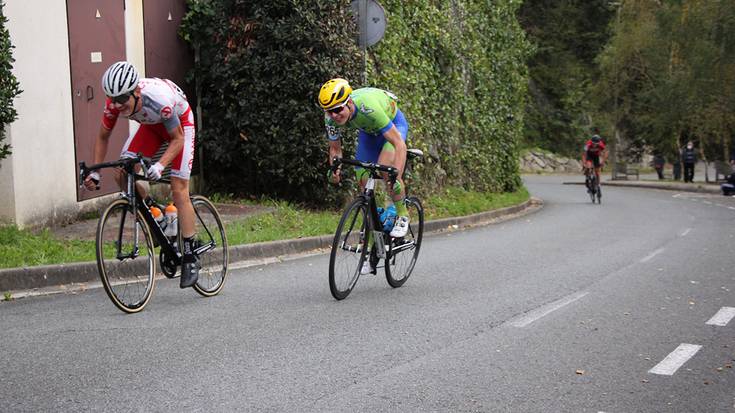 Beñat Carvayedak irabazi du Mendaroko Javier Ezenarro Oroitzarrea, esprinean