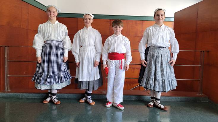 Aurresku Ligako bigarren jardunaldian lehiatu ziren Elgoibarko lau dantzari Villabonan