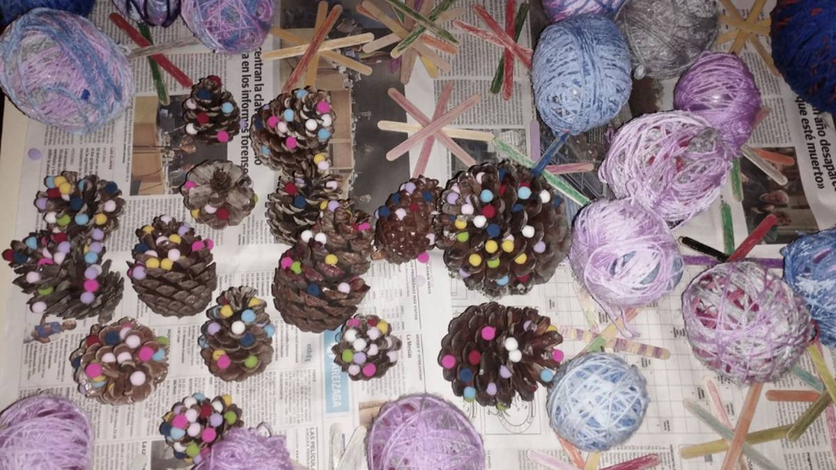 Gabonetako apaingarri ekologikoak egiteko tailer bat antolatu dute Deban