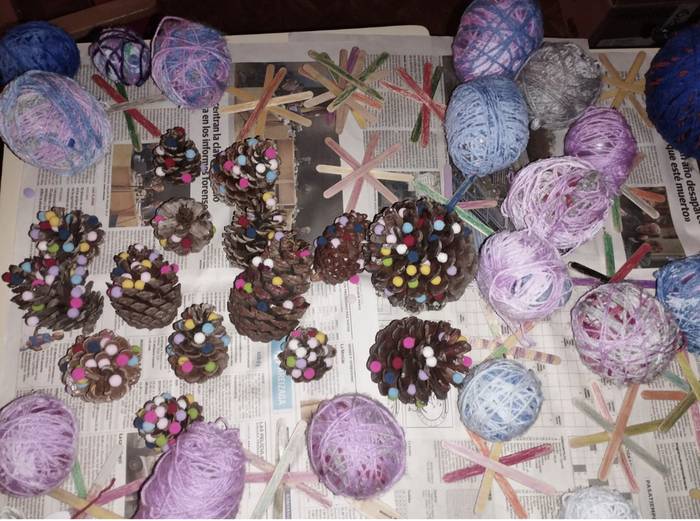 Gabonetako apaingarri ekologikoak egiteko tailer bat antolatu dute Deban