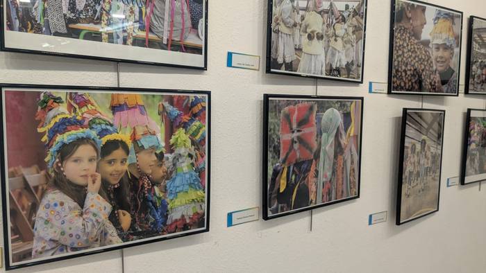 Euskal Aratosteetako argazkiak erakusketa-gelan ikusgai, aste honetan zehar