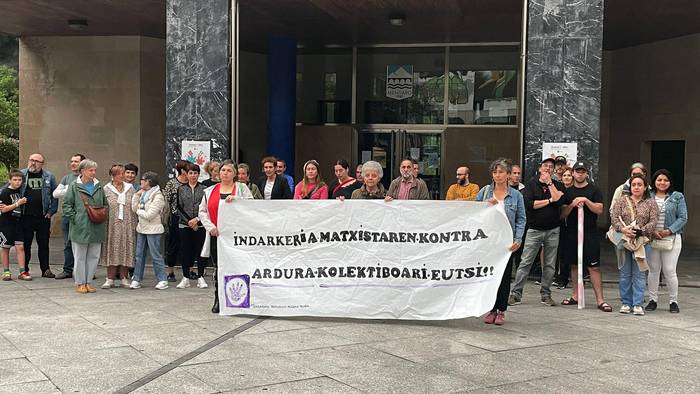 Bilboko azken hilketa matxista gaitzestu zuten atzo Mendaron, eta gaur egingo dute elkarretaratzea Elgoibarren