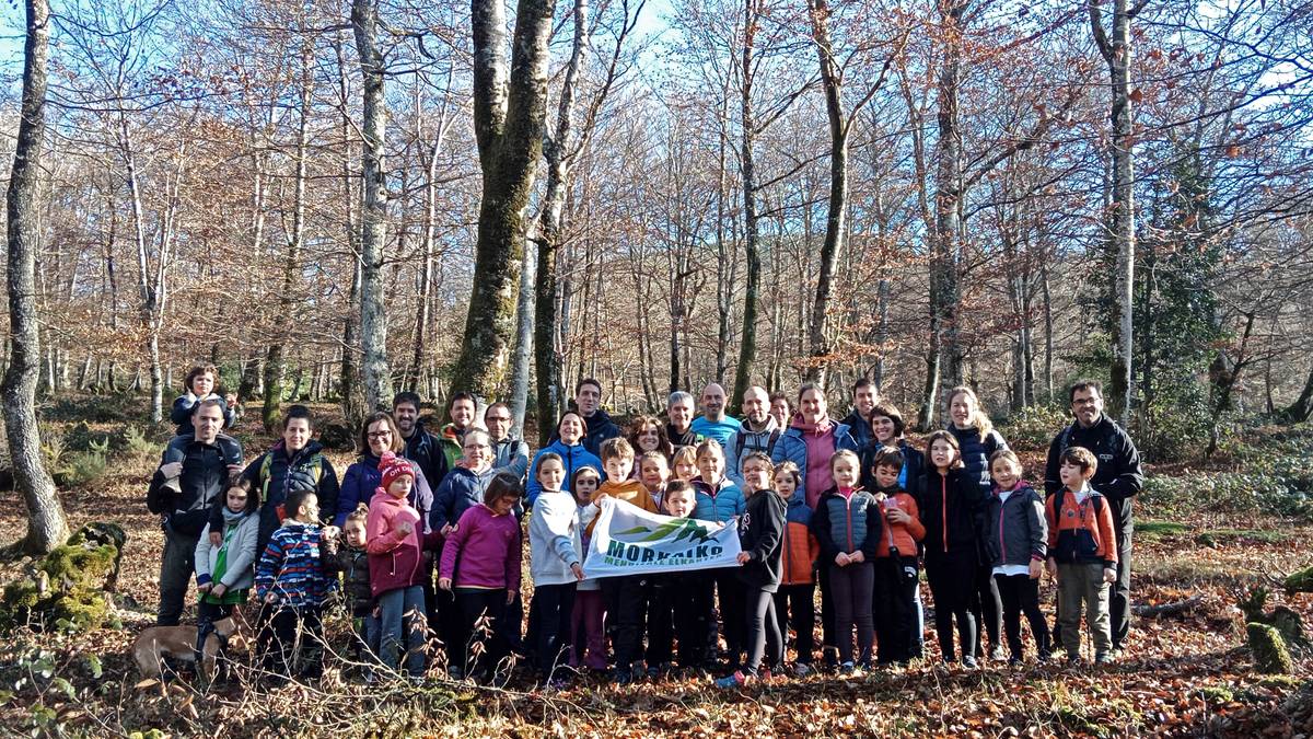 Deba ibaiaren sorburua ezagutu dute mendizale gazteek