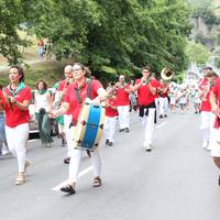 Bizi-poza txarangarekin kalejira