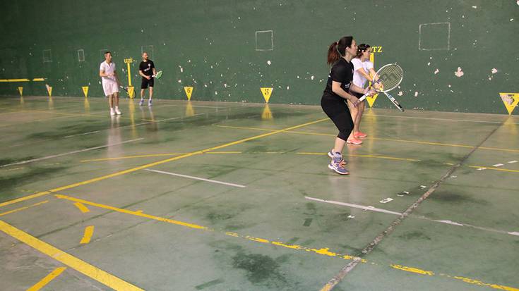 Frontenis txapelketa bertan behera