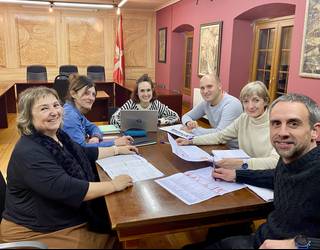 Politika egiteko beste modu baten sakonduz