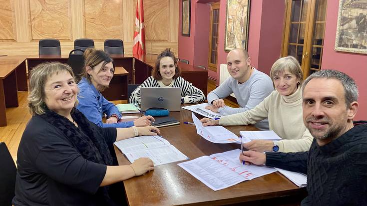 Politika egiteko beste modu baten sakonduz