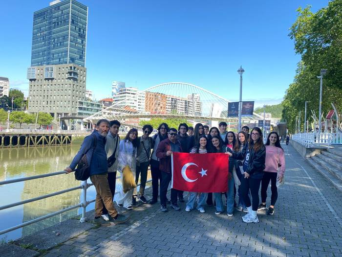 Bretainiako, Martinikako eta Istanbulgo ikasleak Elgoibarren dira egunotan