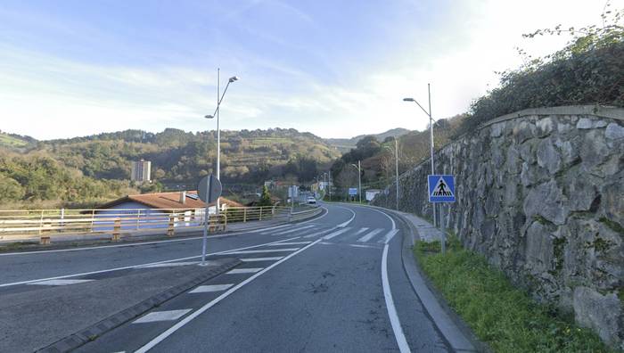 Astelehenean hasiko dira Artzabalgo biribilguneko trafikoa baretu eta oinezkoak babesteko lanak