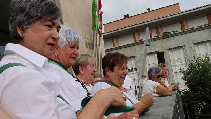 Josi ta Josikoen deiarekin etorri da Katasorgina santanetara, Mendaro sorgintzera