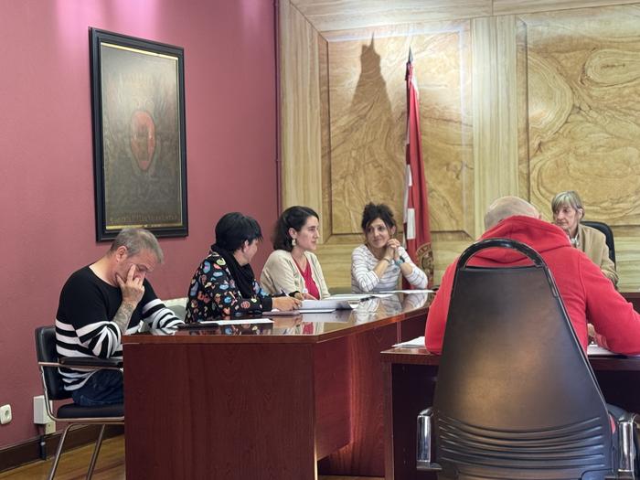 Esther Cruzek beteko du Ainara Osororen lekua Udal Gobernuan