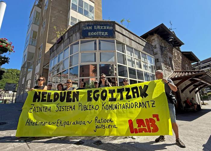 Mobilizazioak hasi dituzte San Lazaro egoitzan, “lan-hitzarmen duina” eskatzeko