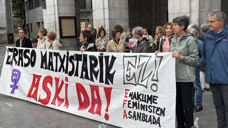 Bilbon izandako hilketa matxista gaitzesteko elkarretaratzea egin dute Elgoibarren