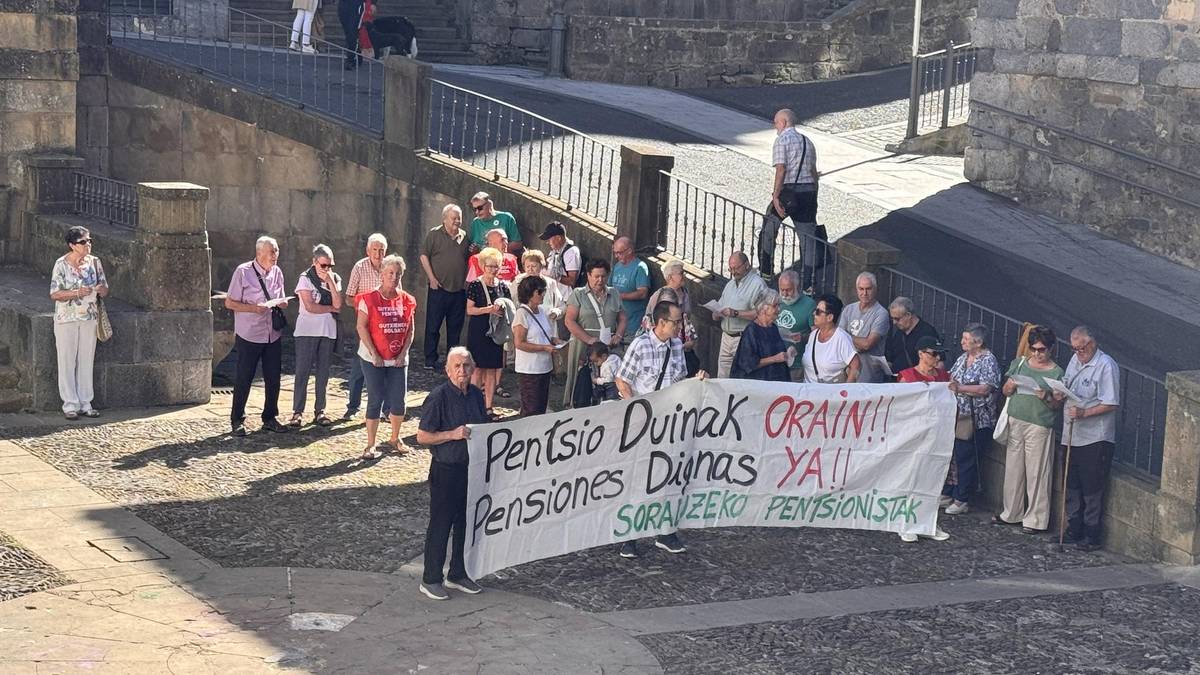 “Gero eta pentsiodun gehiago ezin dira hilabete amaierara iritsi”