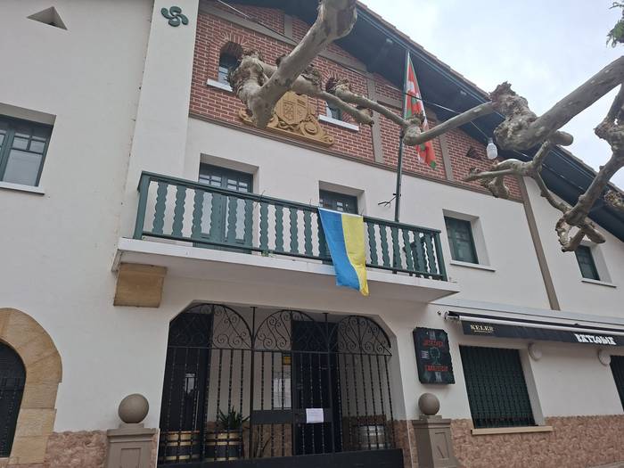 Soraluzeko EAJ/PNVk salatu du bandera Palestinarra lapurtu dutela batzokiko fatxadatik