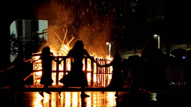Akelarrea antolatu du Mendaron In Leike kultur elkarteak San Joan bezperarako