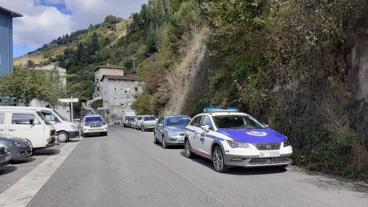 42 marihuana-landara eta landareak hazteko azpiegitura atzeman zuen poliziak