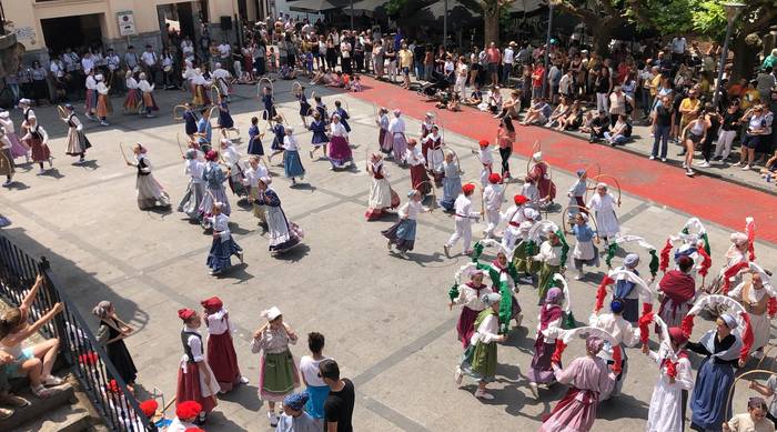 Domekan 130 dantzari txiki batuko dira Euskal Jaian